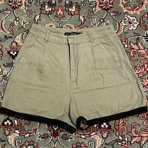 Hi-Rise Linen Shorts Olive